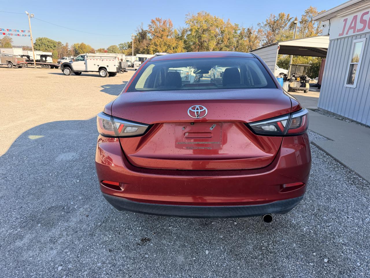 Toyota Yaris iA Manual (Natl) 2017