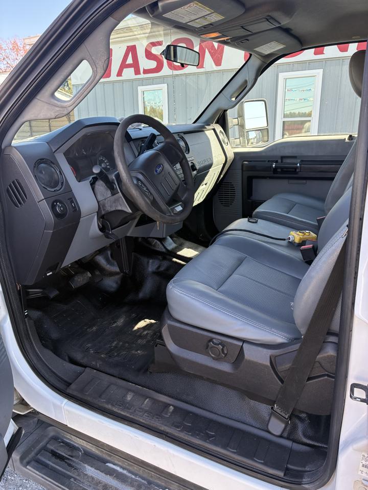 Ford Super Duty F-450 DRW 2WD Crew Cab 200" WB 84" CA XL 2013