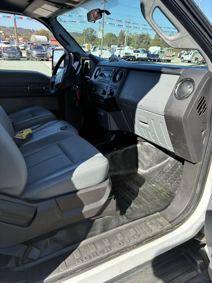 Ford Super Duty F-450 DRW 2WD Crew Cab 200" WB 84" CA XL 2013