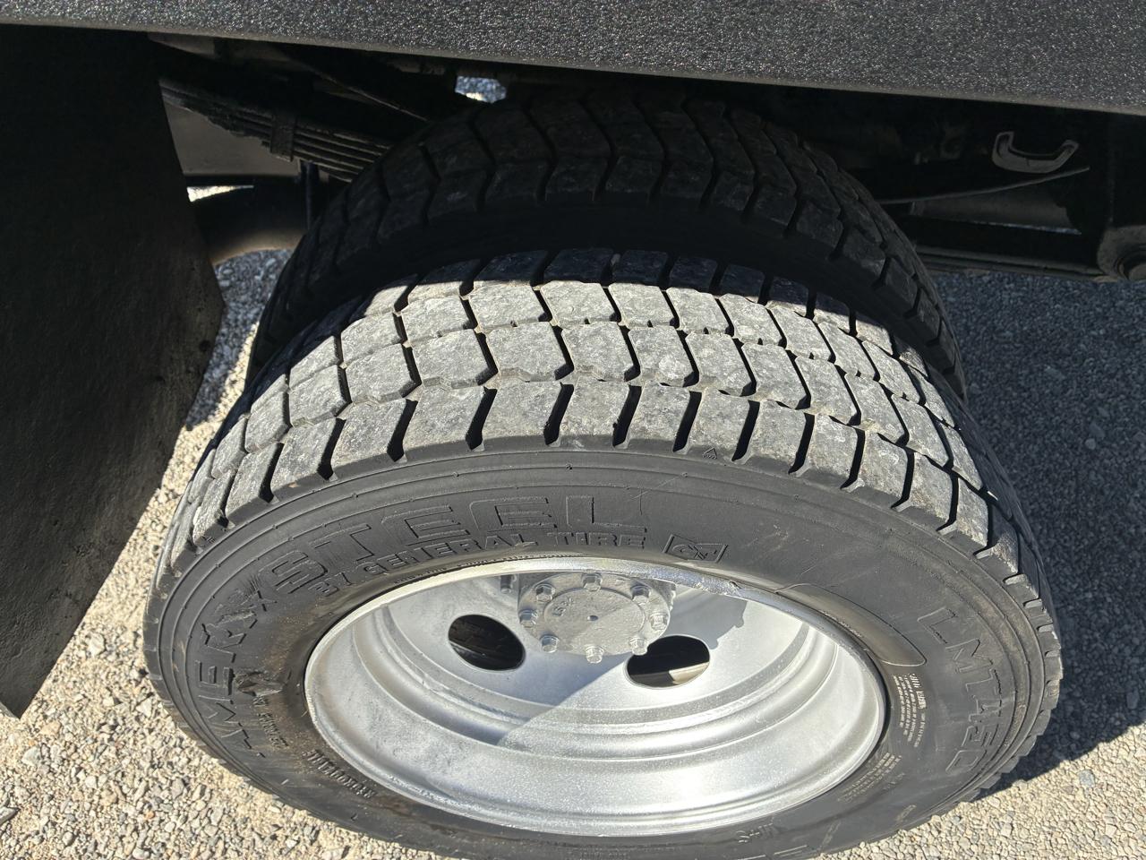 Ford Super Duty F-450 DRW 2WD Crew Cab 200" WB 84" CA XL 2013