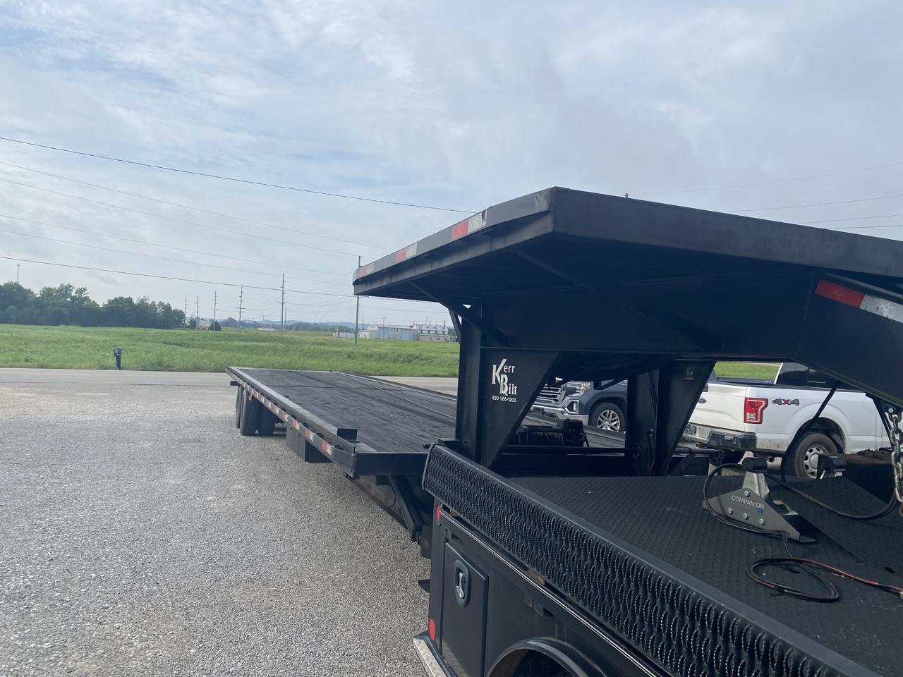 Kerr-Bilt Gooseneck Hydraulic Tilt  2019