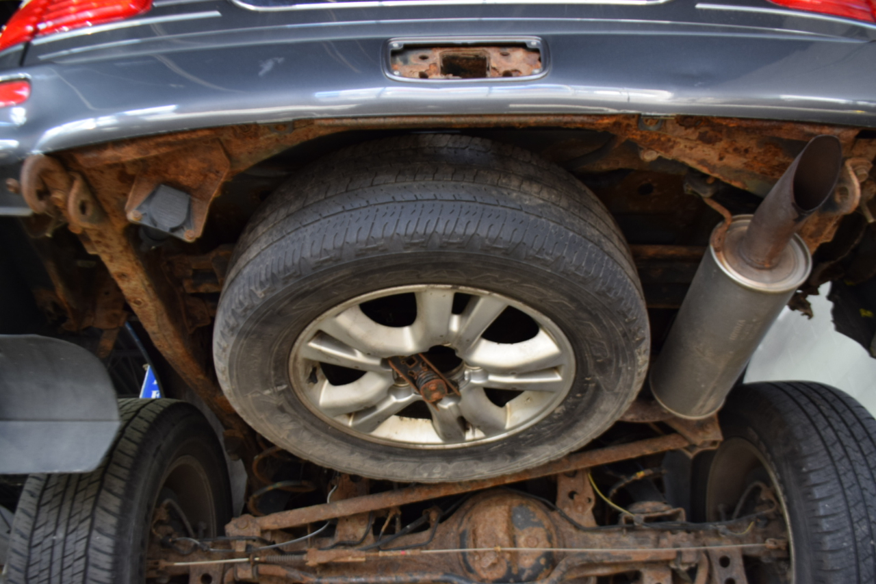 Lexus LX 470 4dr SUV 2004 Lexus LX 470 4dr SUV 2004