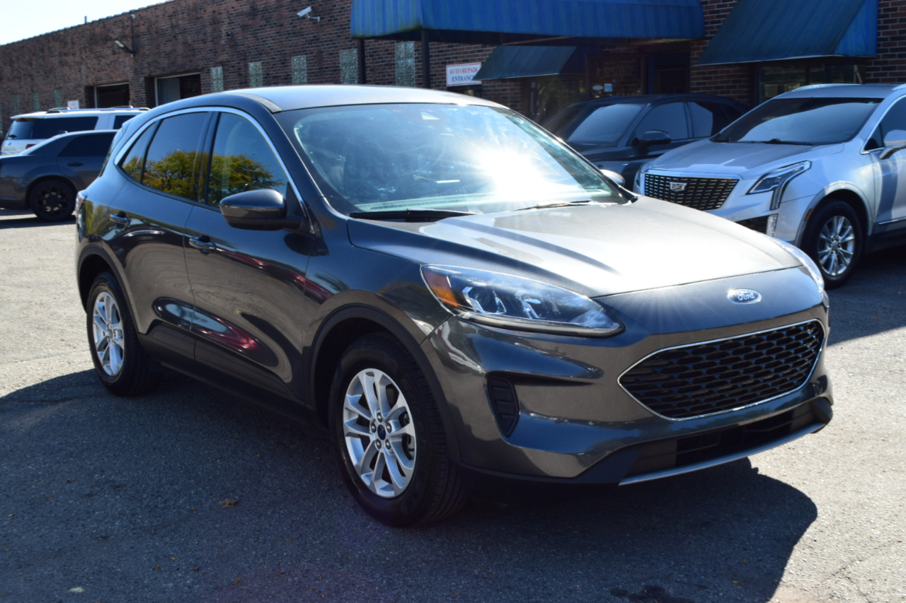 2020 Ford Escape SE photo 3