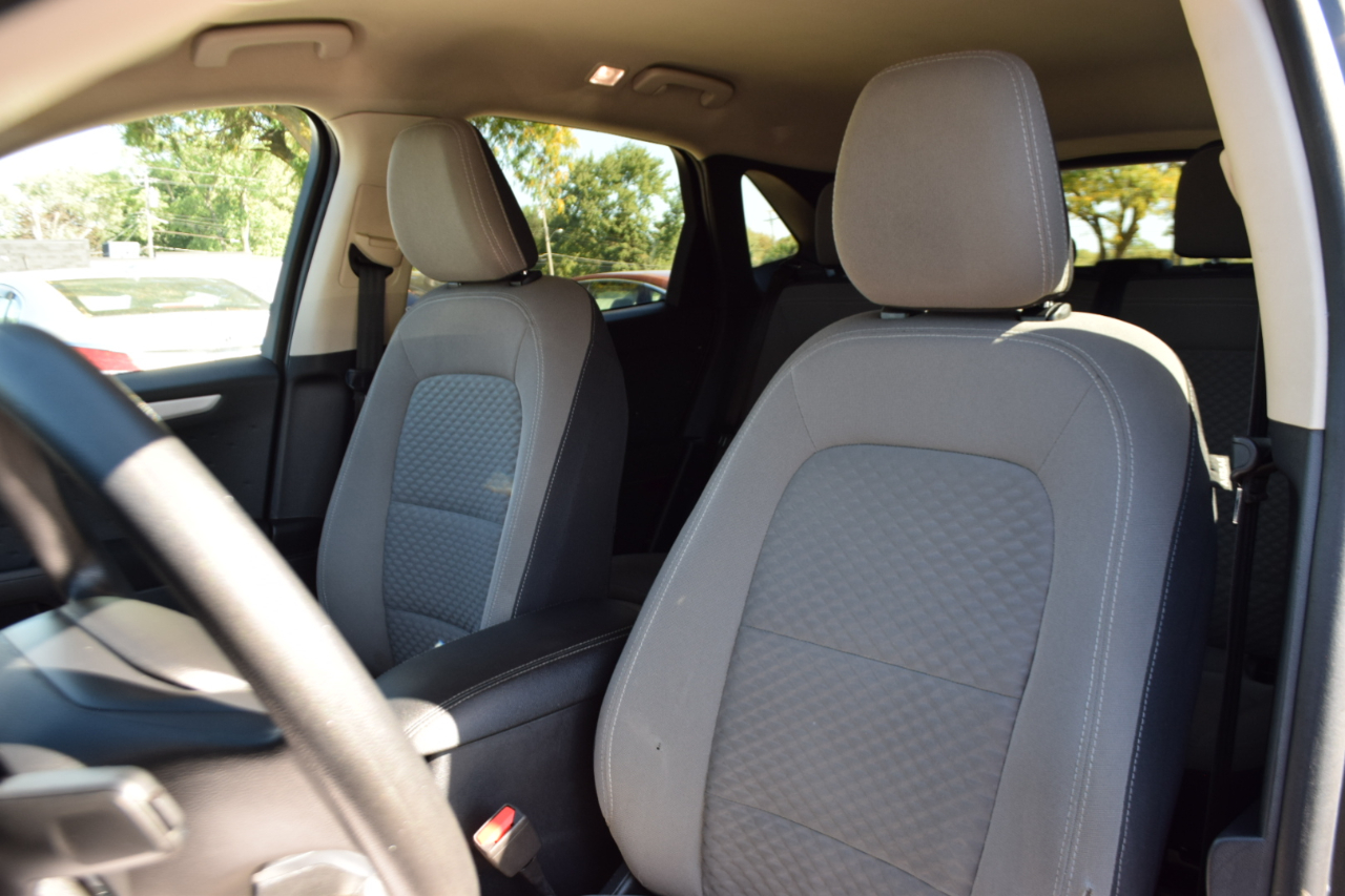 2020 Ford Escape SE photo 23