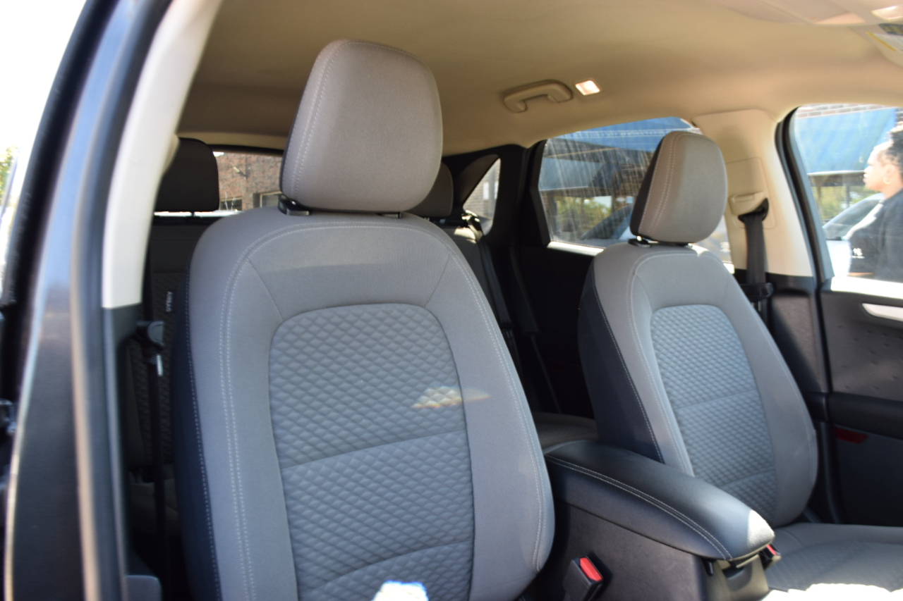 2020 Ford Escape SE photo 26