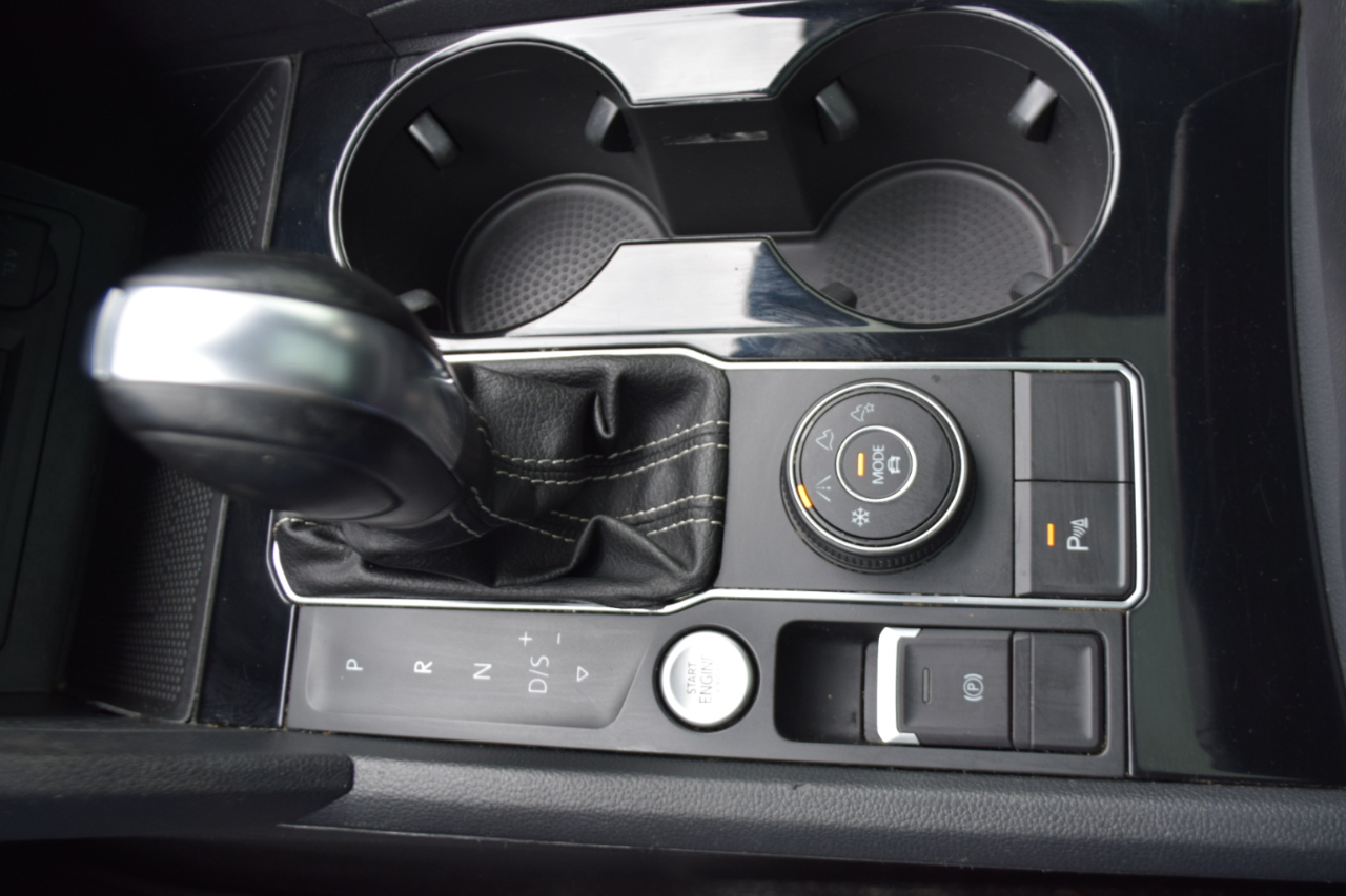 Volkswagen Atlas 3.6L V6 SEL R-Line 4MOTION 2022 Volkswagen Atlas 3.6L V6 SEL R-Line 4MOTION 2022