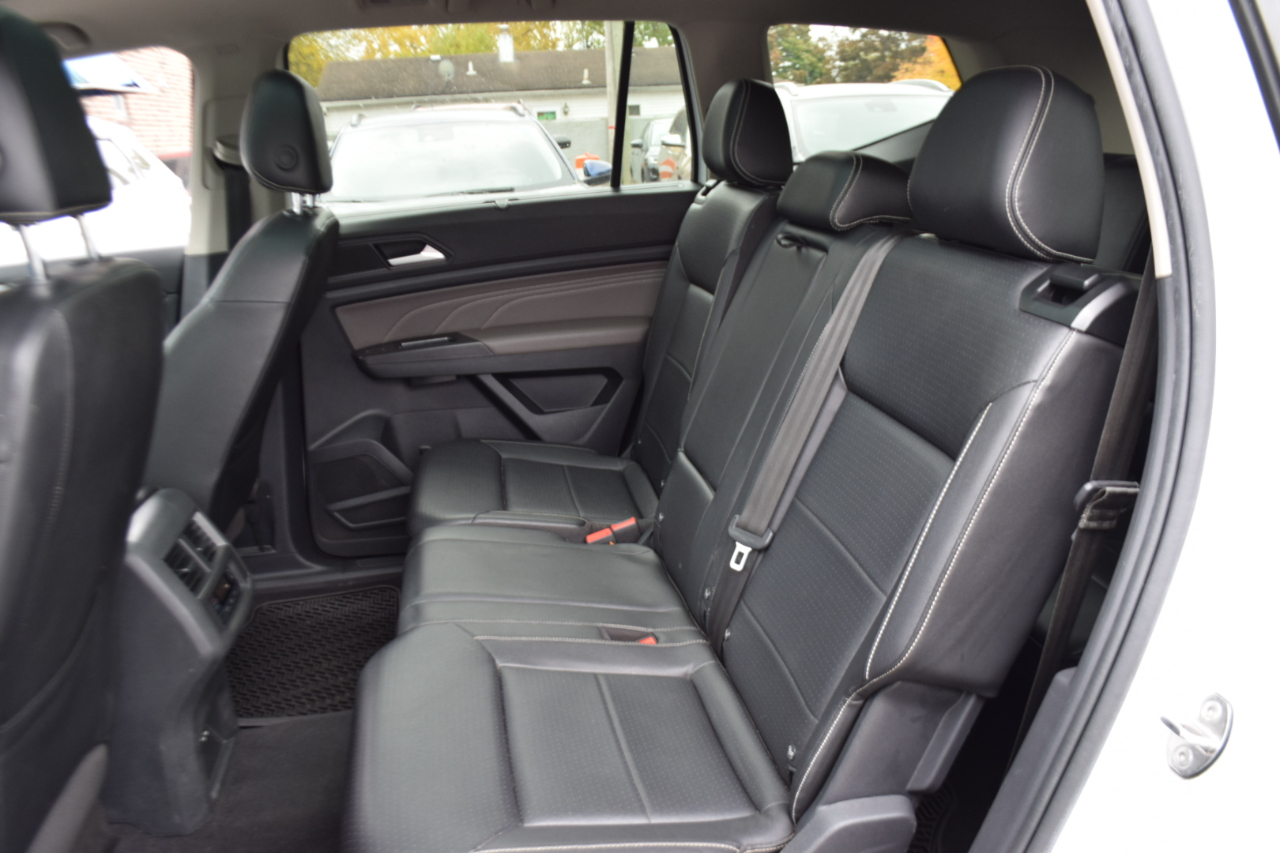 Volkswagen Atlas 3.6L V6 SEL R-Line 4MOTION 2022 Volkswagen Atlas 3.6L V6 SEL R-Line 4MOTION 2022