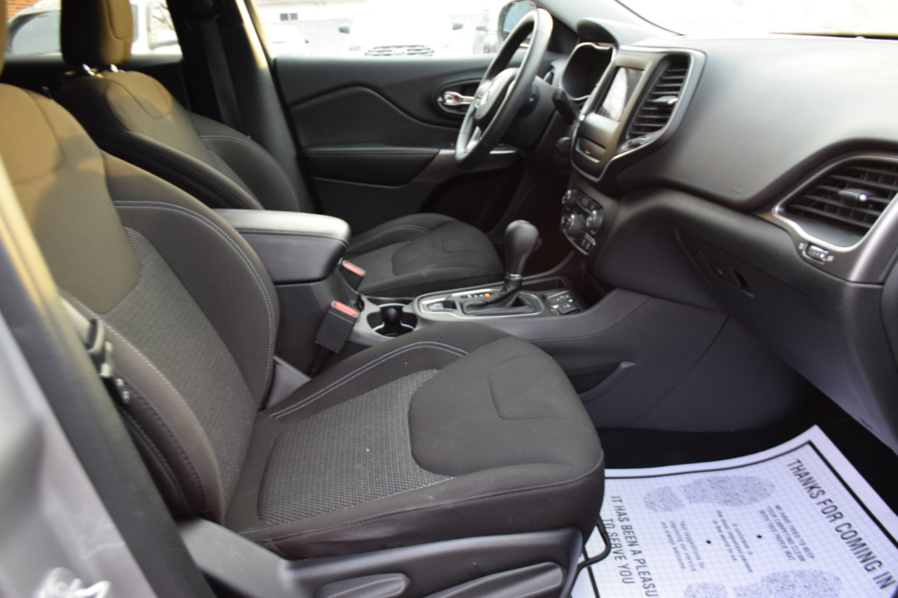 Jeep Cherokee Latitude FWD 2019