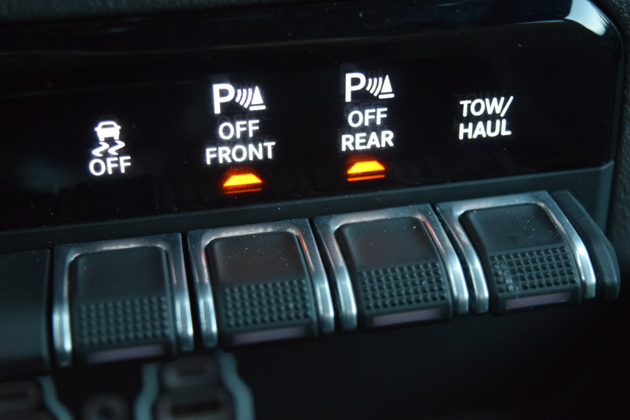 RAM 1500 Big Horn 4x4 Quad Cab 6'4" Box 2025