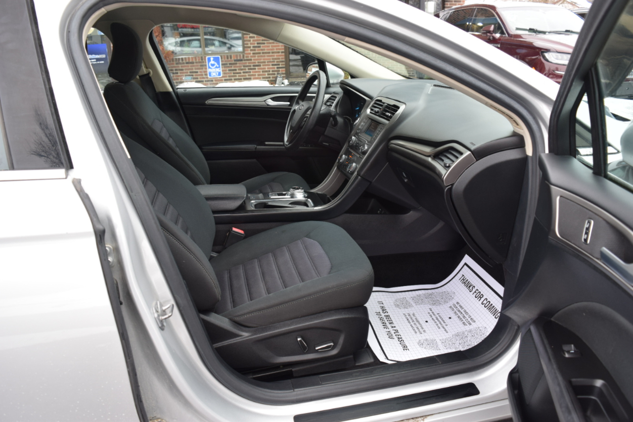 Ford Fusion SE FWD 2017