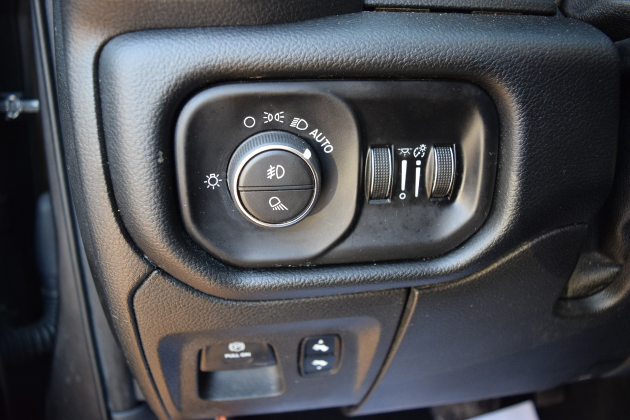 RAM 1500 Big Horn 4x4 Quad Cab 6'4" Box 2019