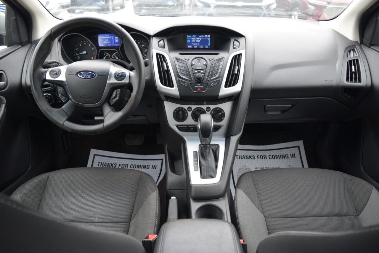 Ford Focus 4dr Sdn SE 2013