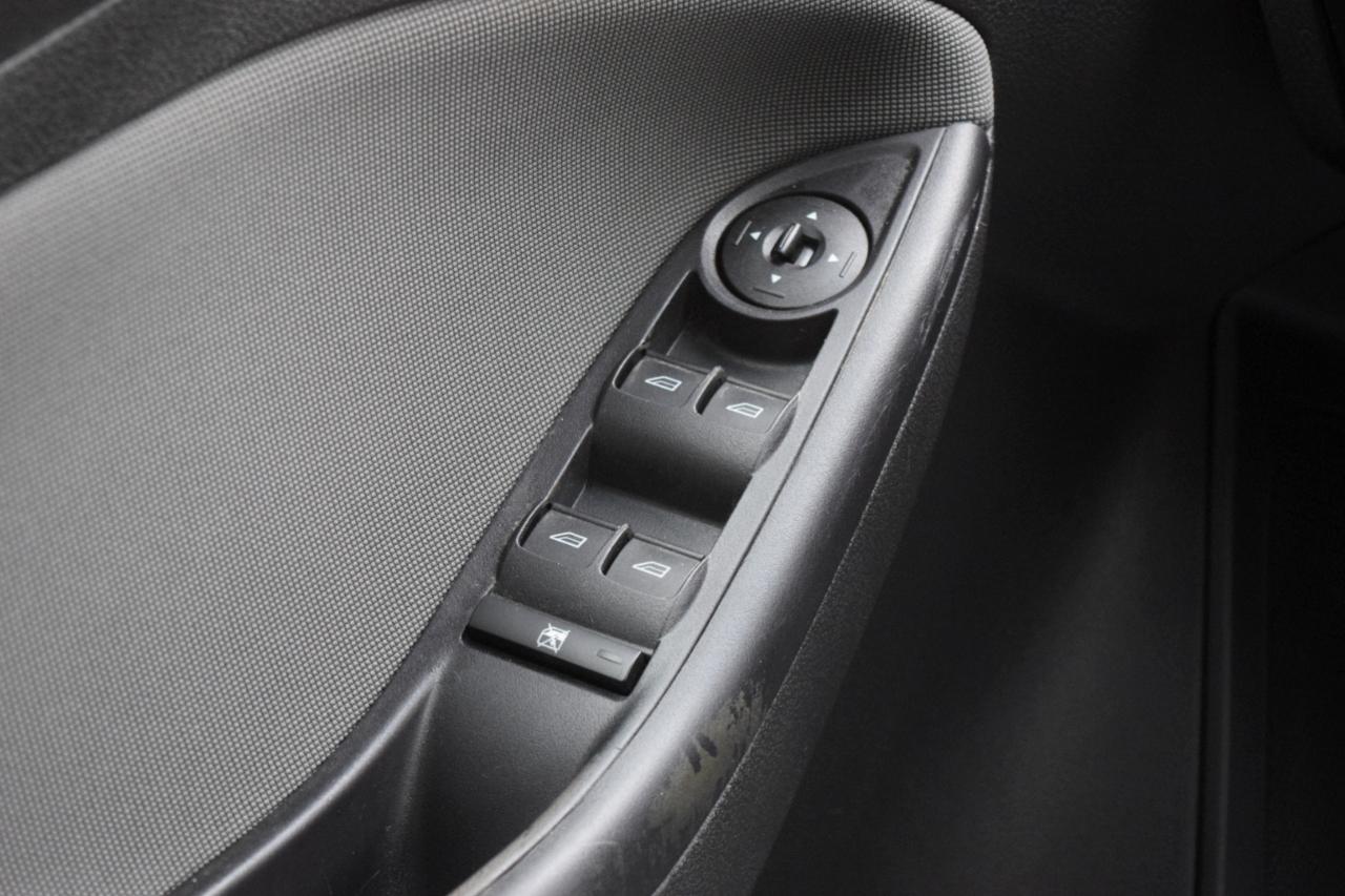 Ford Focus 4dr Sdn SE 2013