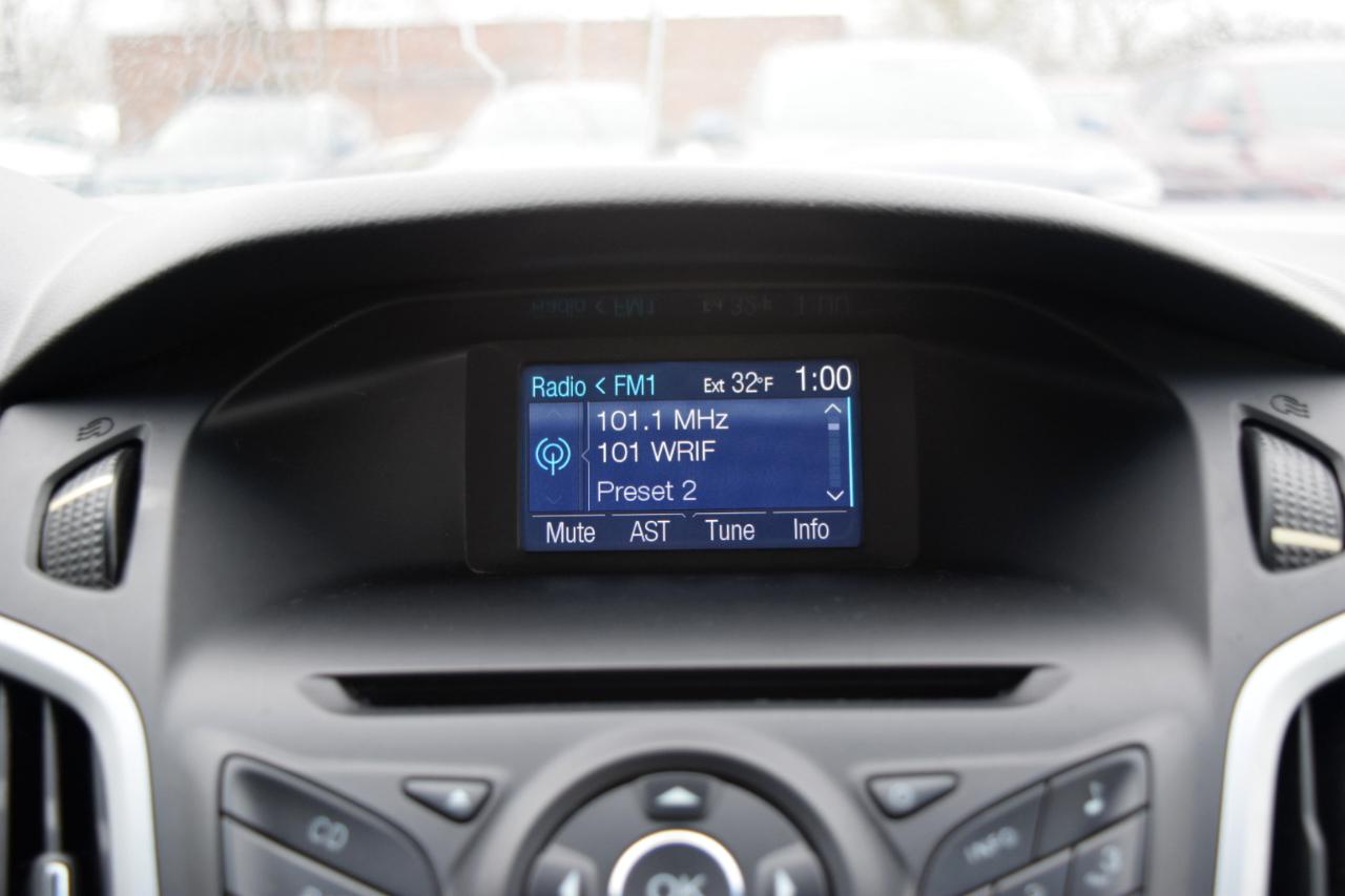 Ford Focus 4dr Sdn SE 2013