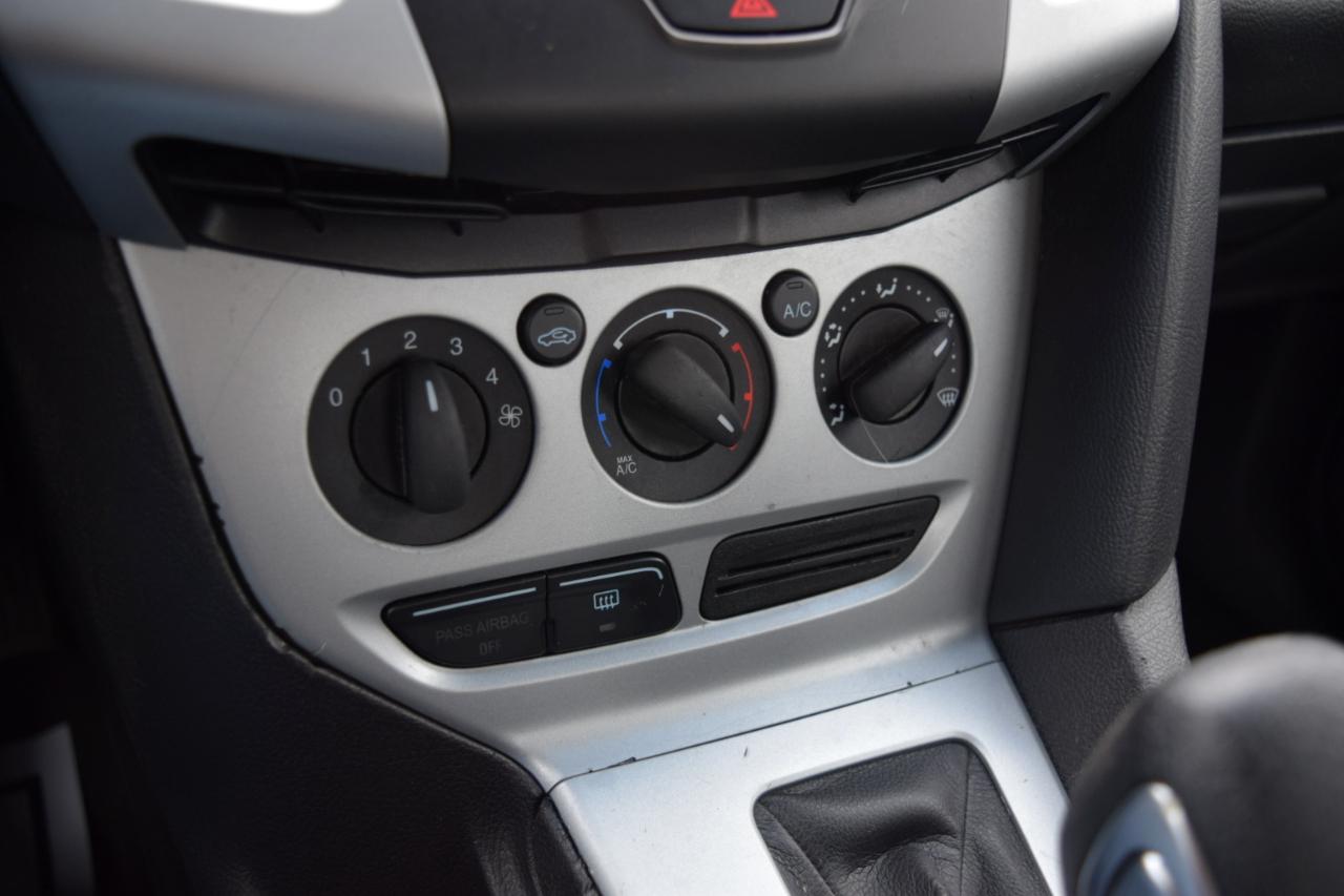 Ford Focus 4dr Sdn SE 2013