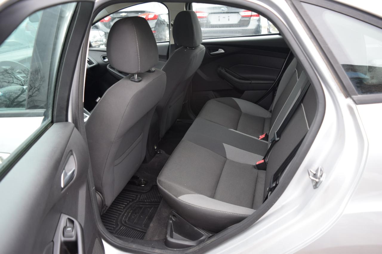 Ford Focus 4dr Sdn SE 2013