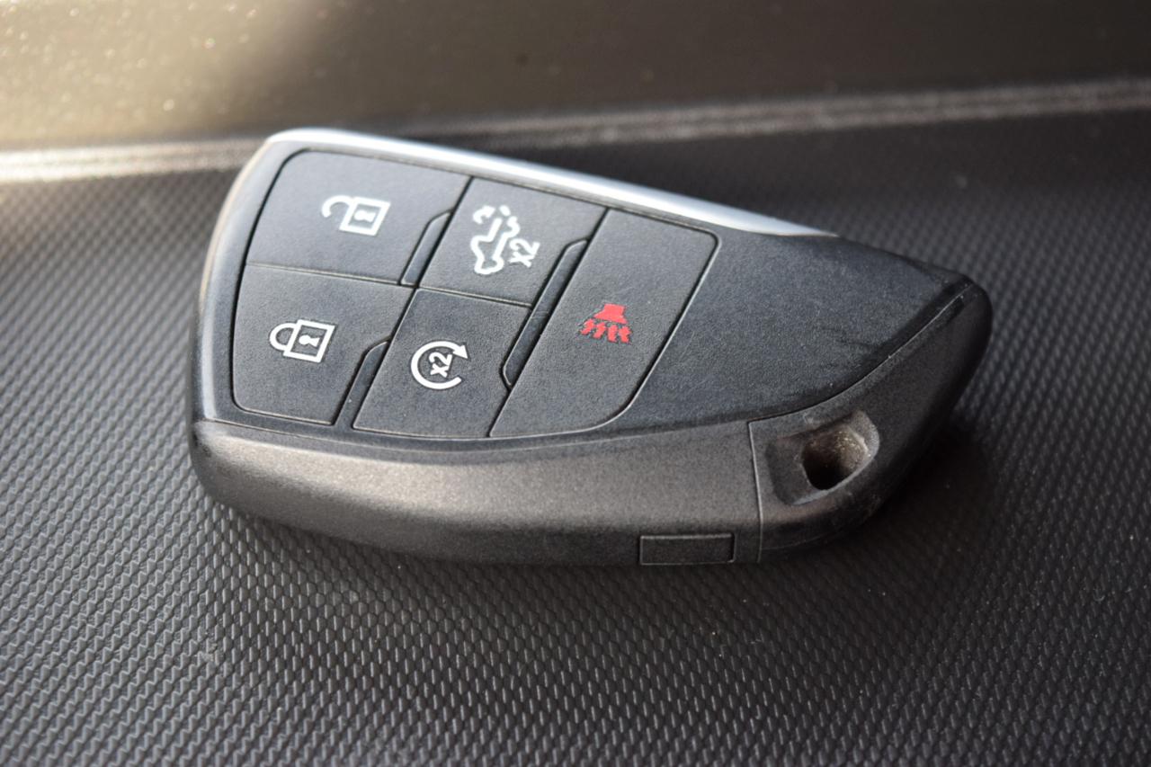 GMC Sierra 2500HD 4WD Crew Cab 159" Pro 2025