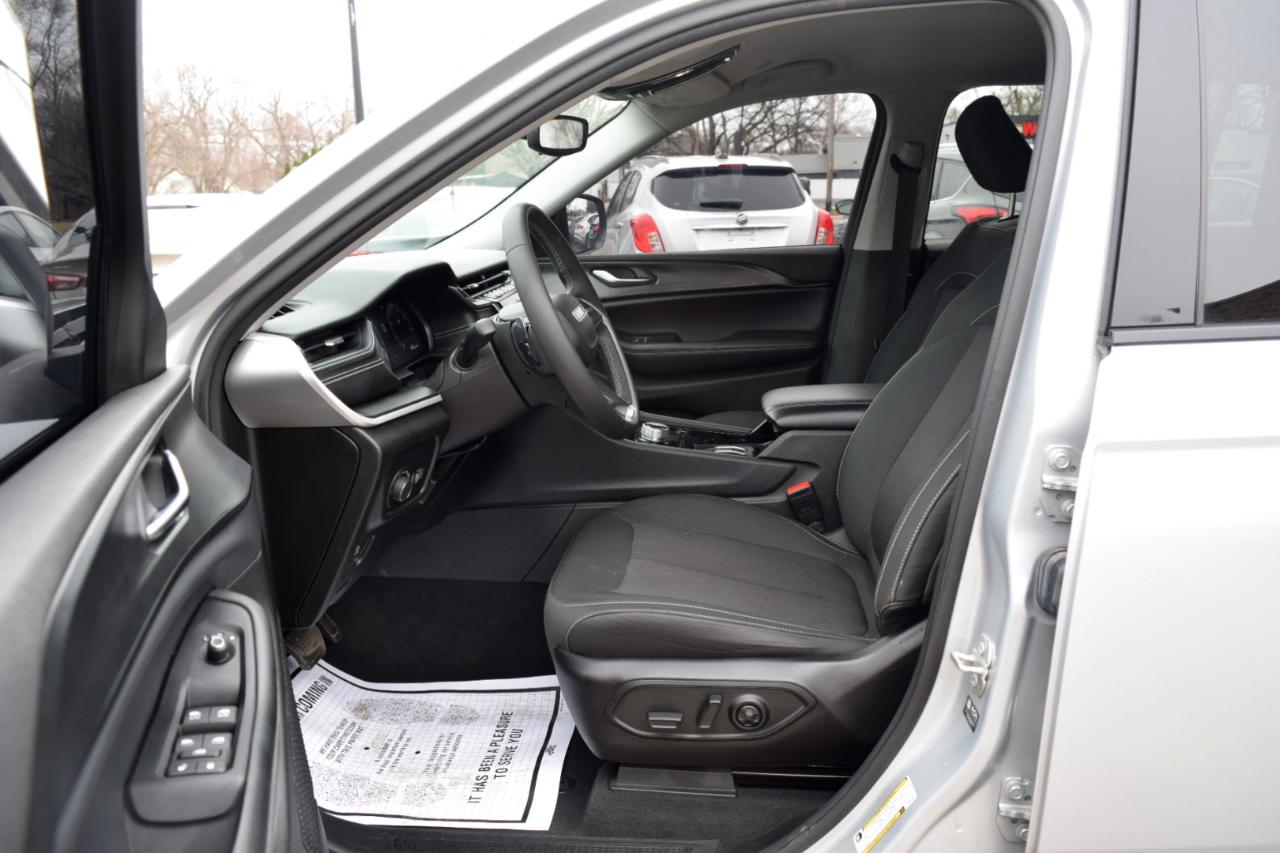 Jeep Grand Cherokee L Laredo 4x4 2023