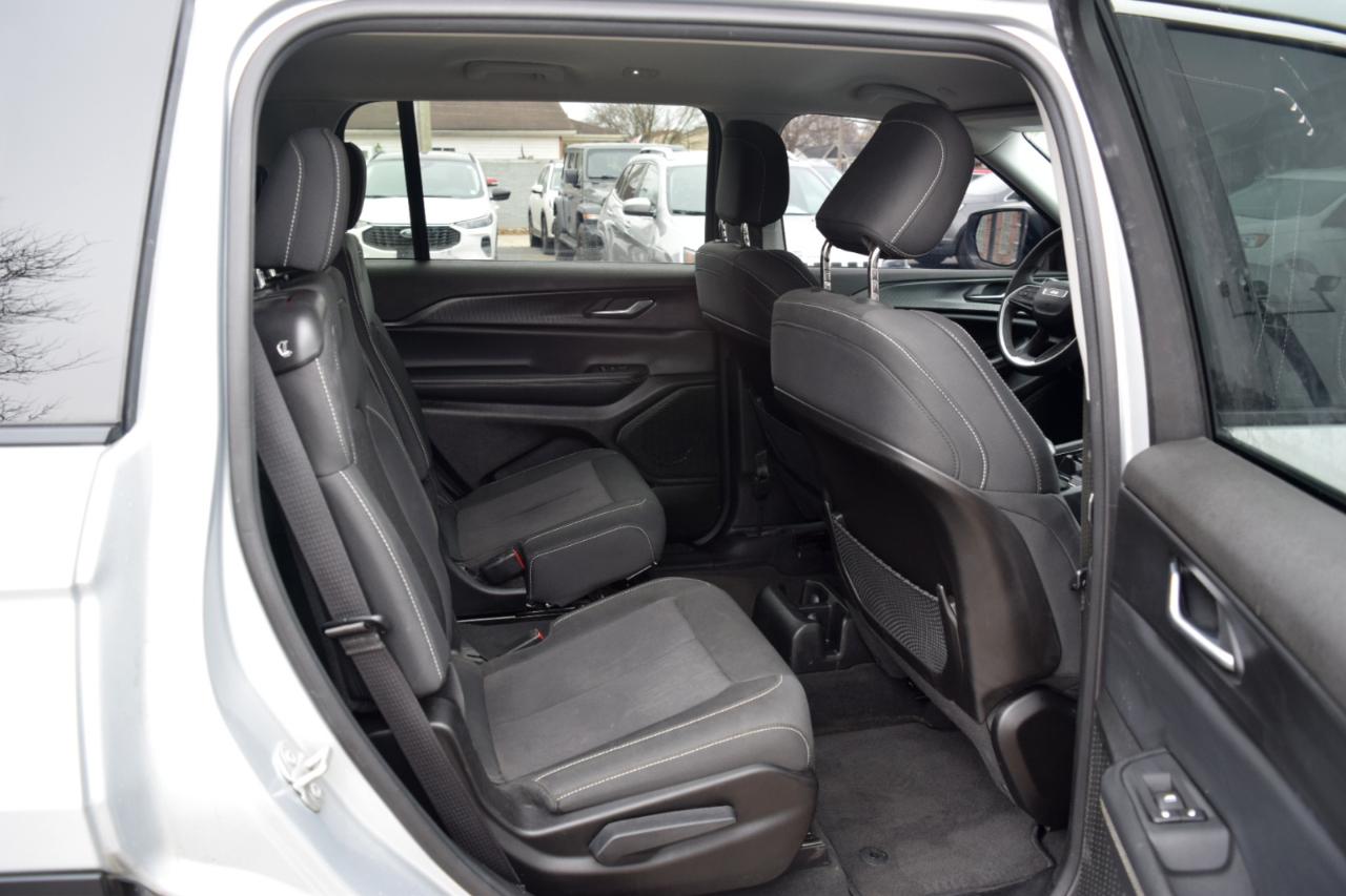 Jeep Grand Cherokee L Laredo 4x4 2023