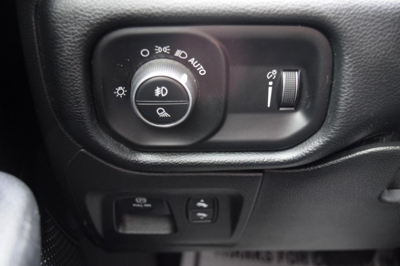 RAM 1500 Big Horn 4x4 Quad Cab 6'4" Box 2021