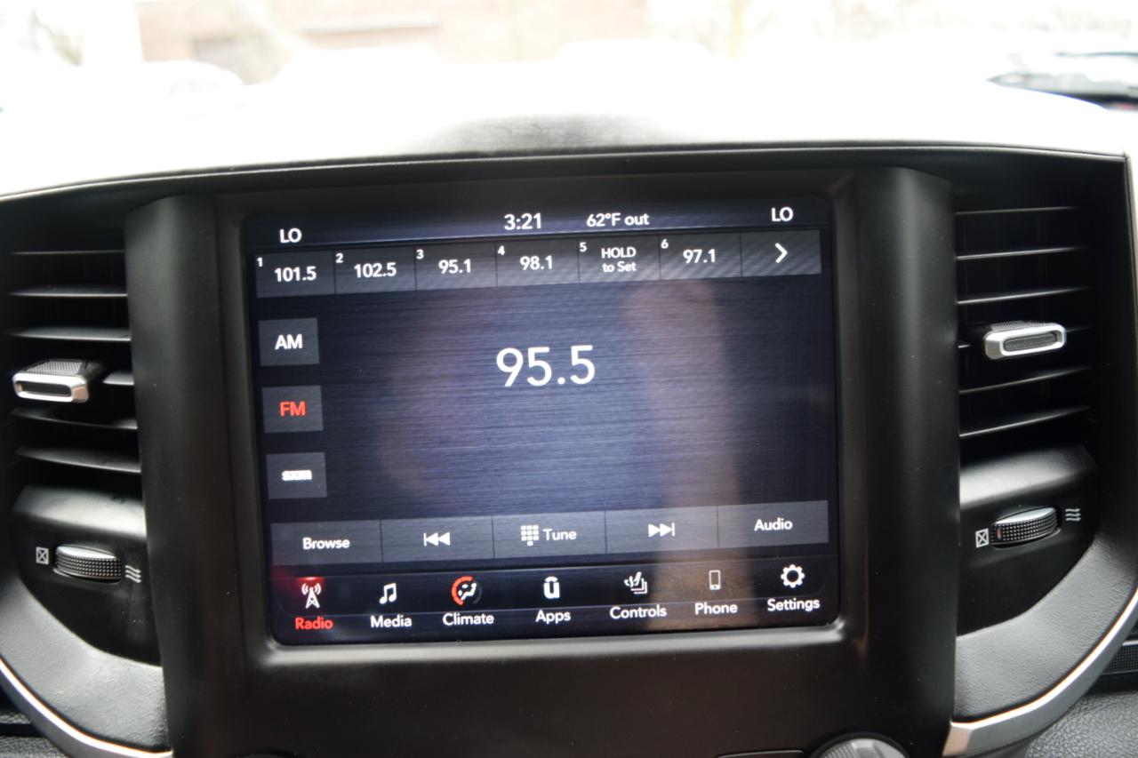 RAM 1500 Big Horn 4x4 Quad Cab 6'4" Box 2021