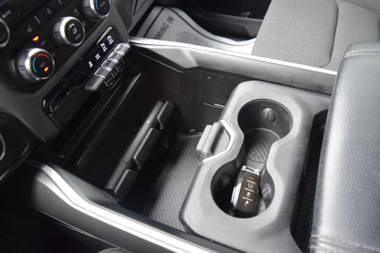 RAM 1500 Big Horn 4x4 Quad Cab 6'4" Box 2021