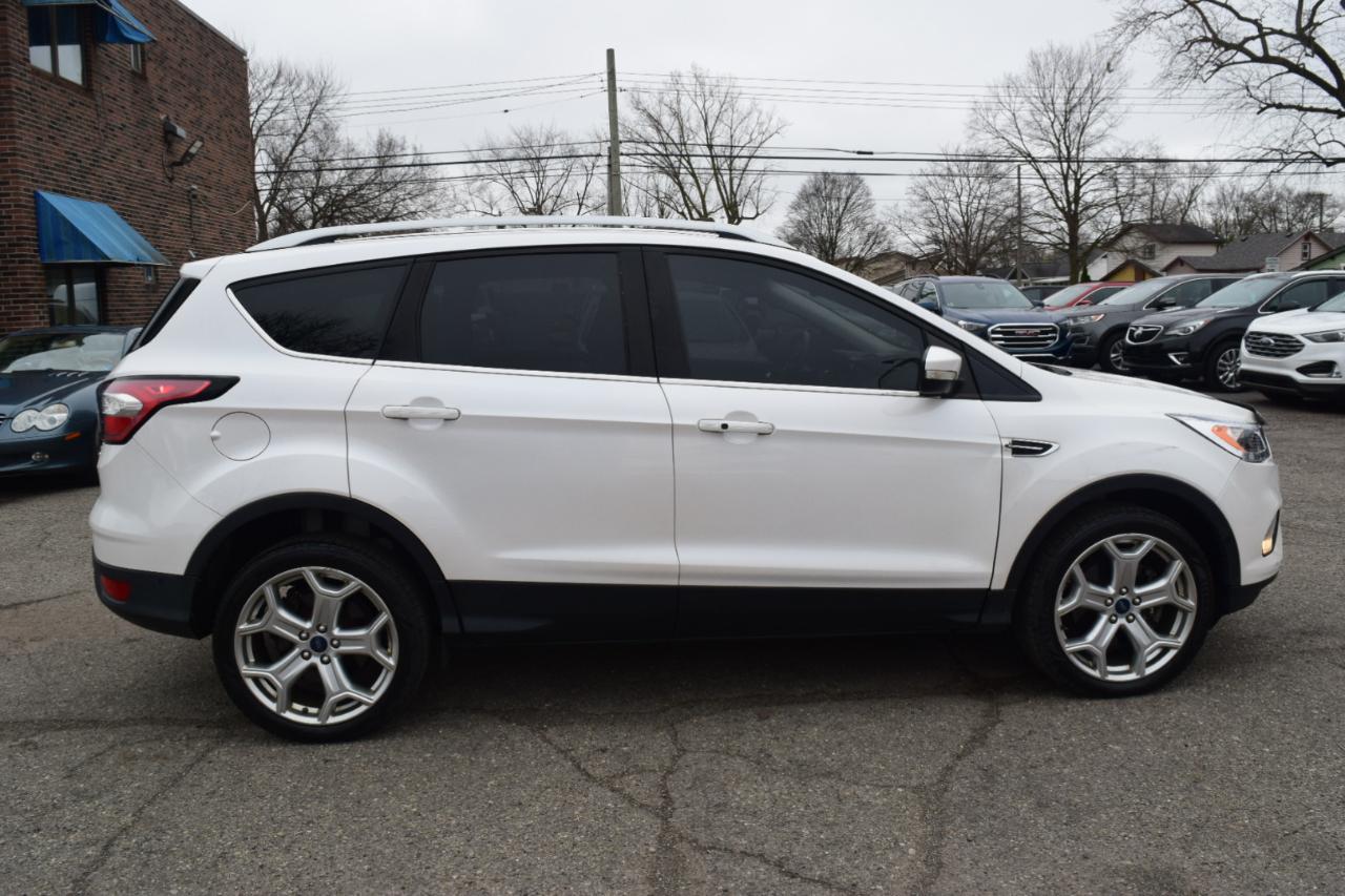 Ford Escape Titanium 4WD 2017