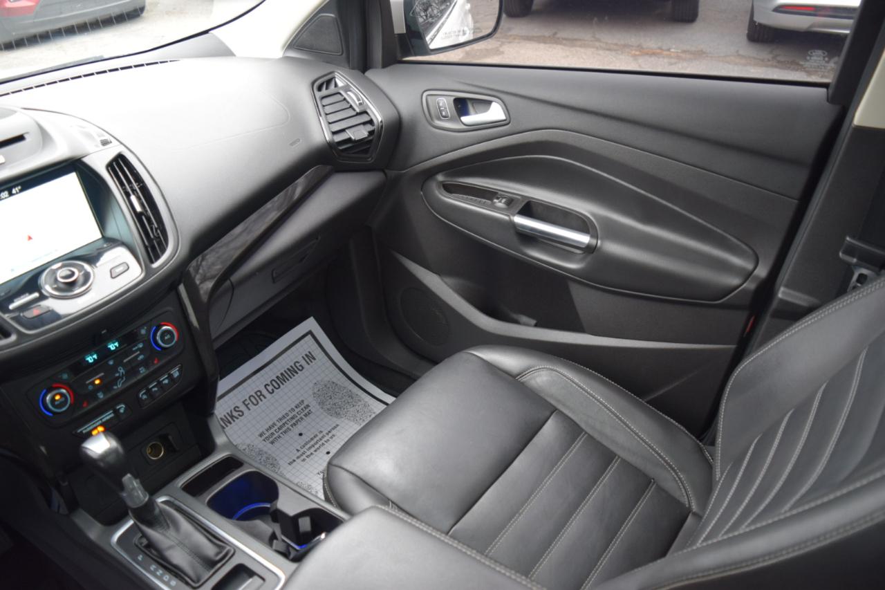 Ford Escape Titanium 4WD 2017