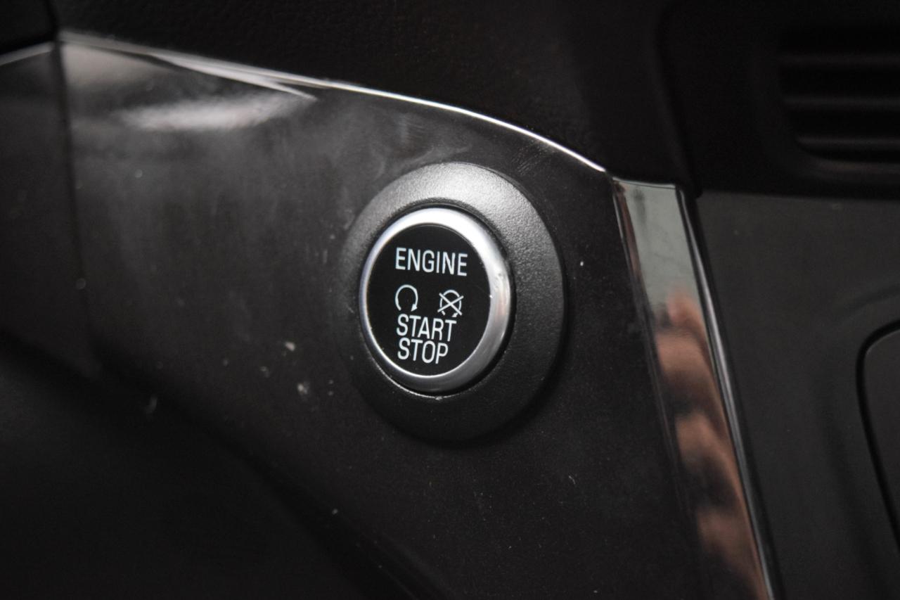 Ford Escape Titanium 4WD 2017