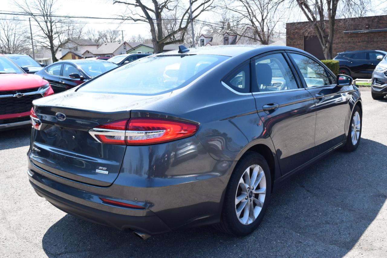 Ford Fusion SE FWD 2020