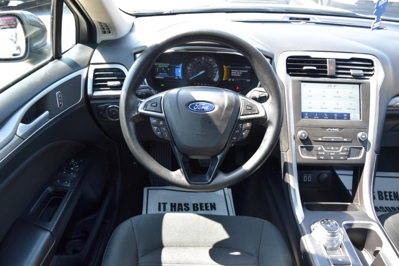 Ford Fusion SE FWD 2020