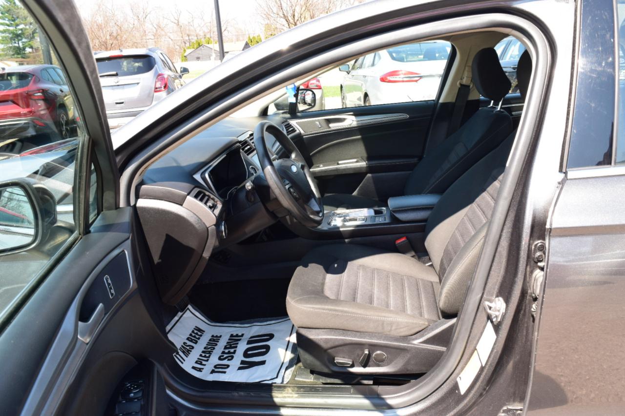 Ford Fusion SE FWD 2020