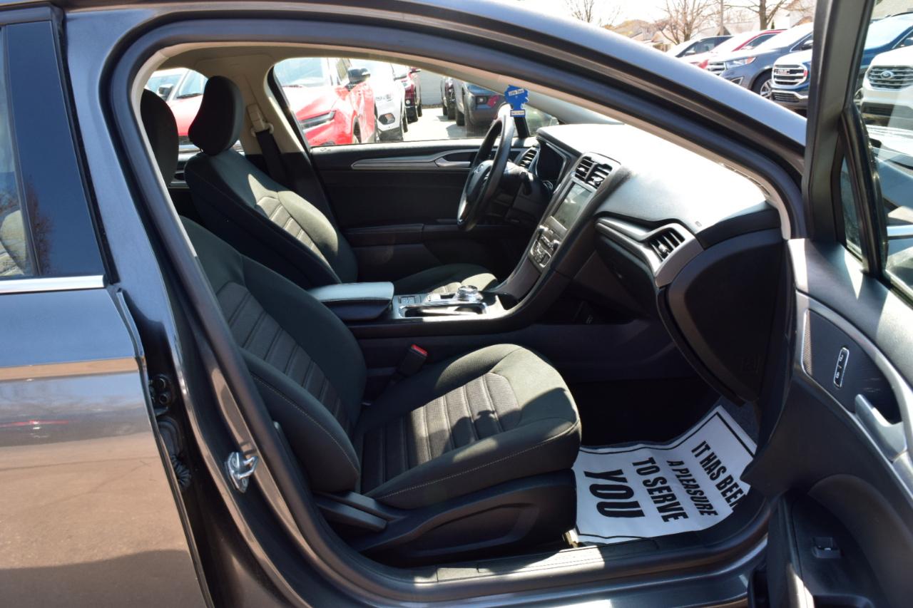 Ford Fusion SE FWD 2020