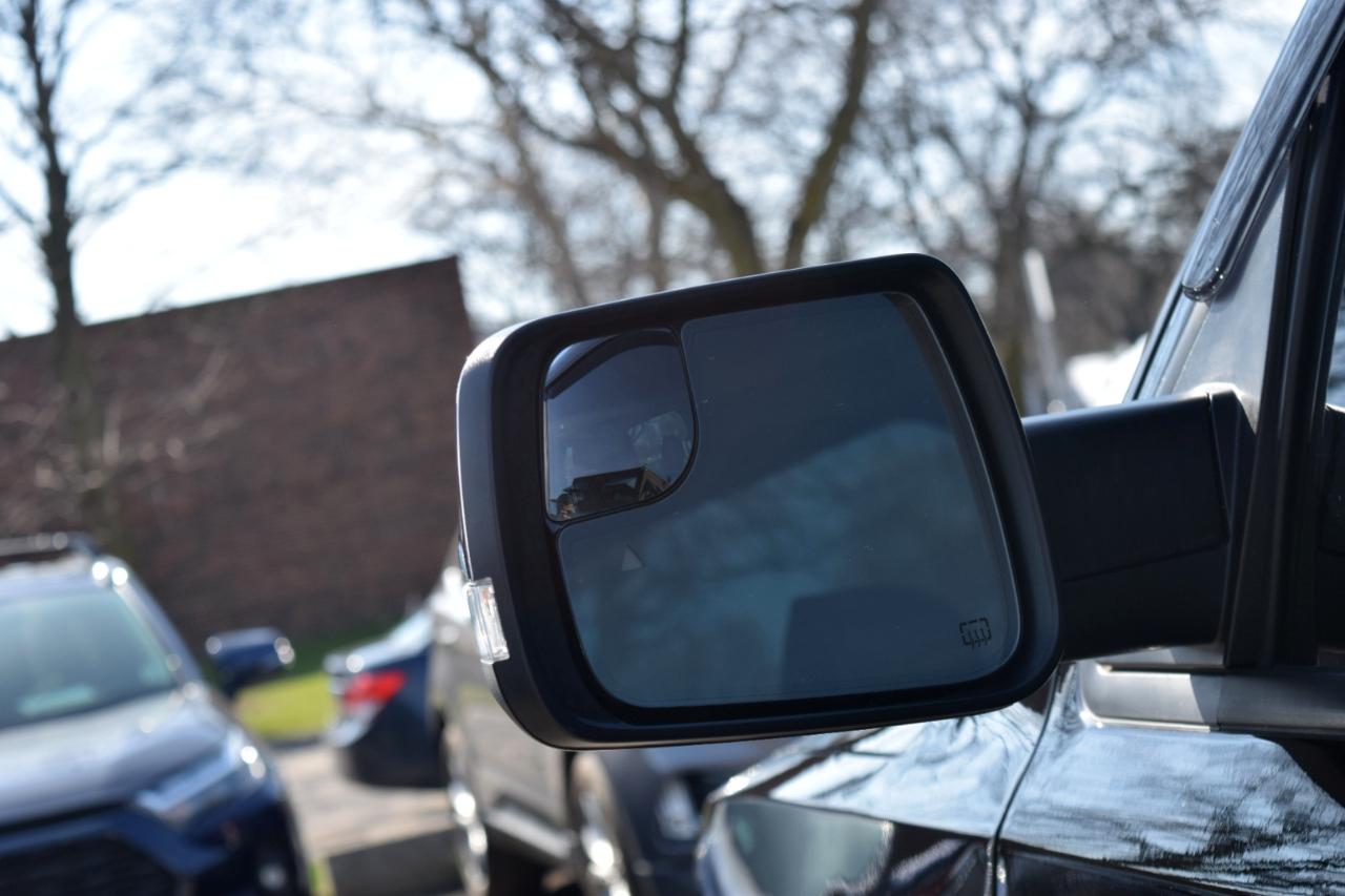 RAM 1500 Laramie 4x4 Crew Cab 5'7" Box 2023