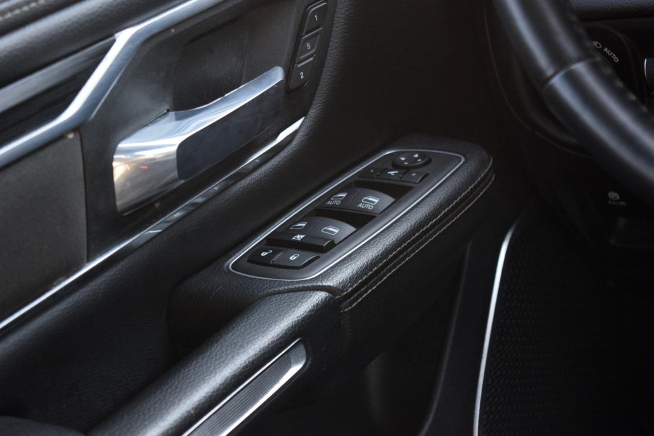 RAM 1500 Laramie 4x4 Crew Cab 5'7" Box 2023