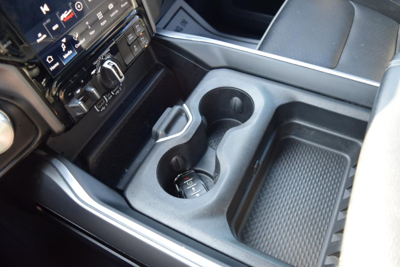 RAM 1500 Laramie 4x4 Crew Cab 5'7" Box 2023