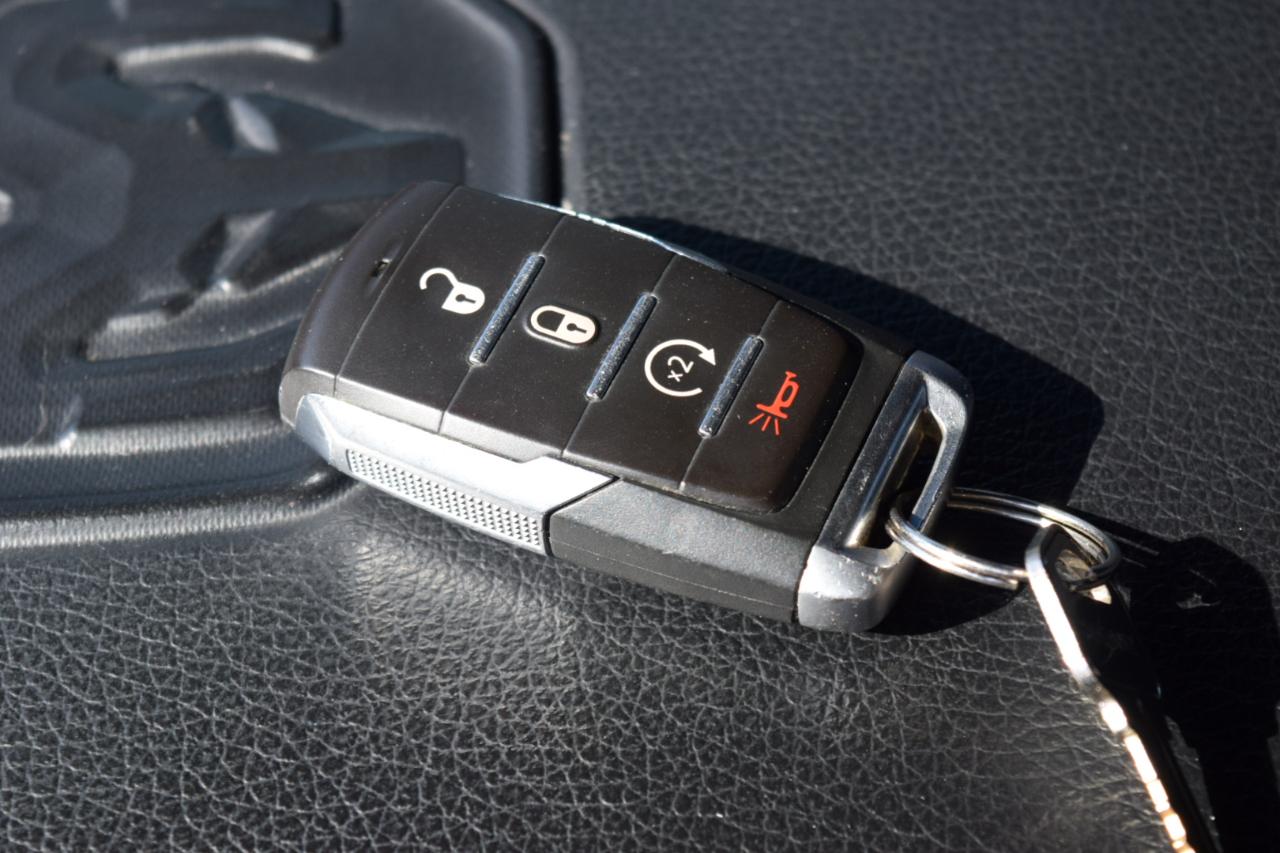 RAM 1500 Laramie 4x4 Crew Cab 5'7" Box 2023