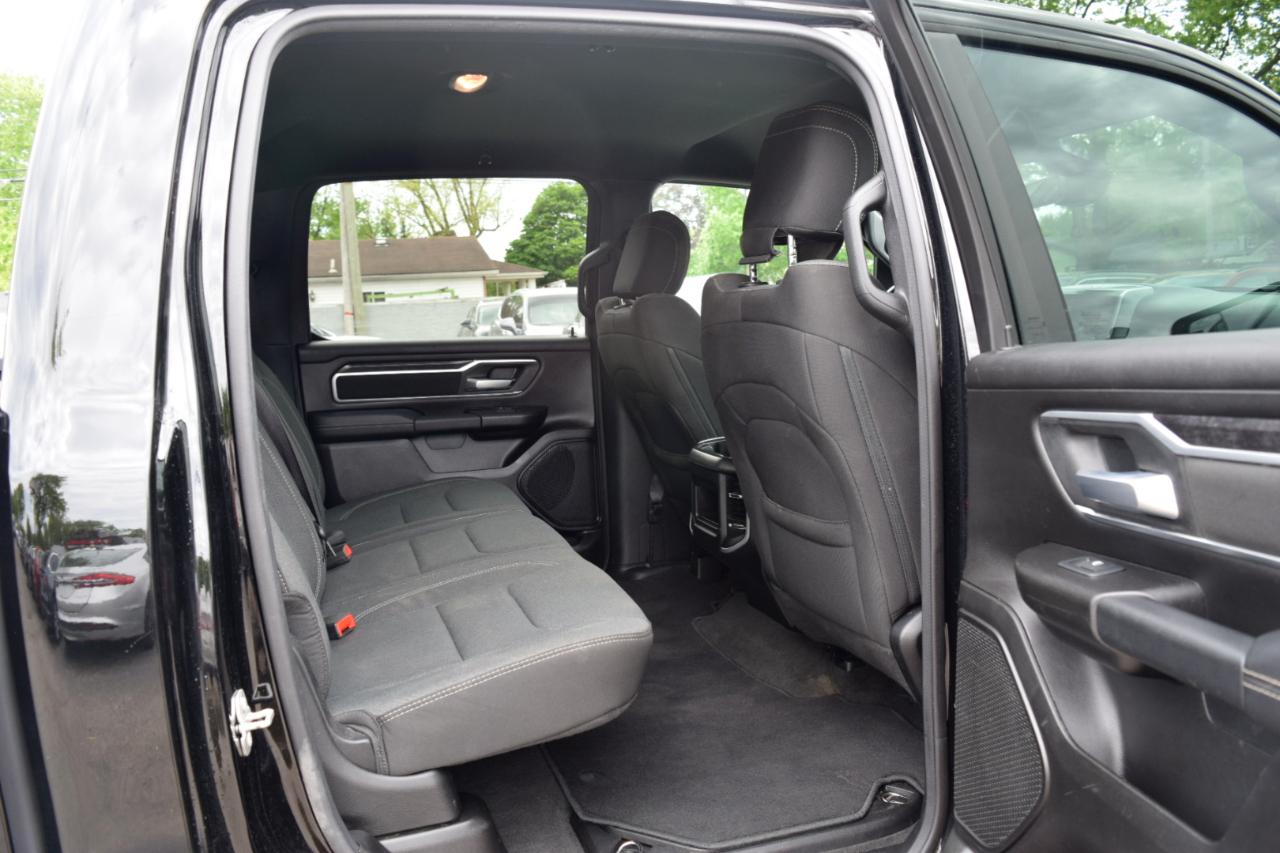 RAM 1500 Big Horn 4x4 Crew Cab 5'7" Box 2023