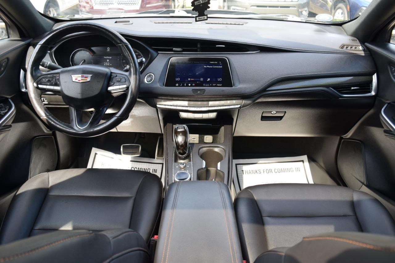 Cadillac XT4  2021