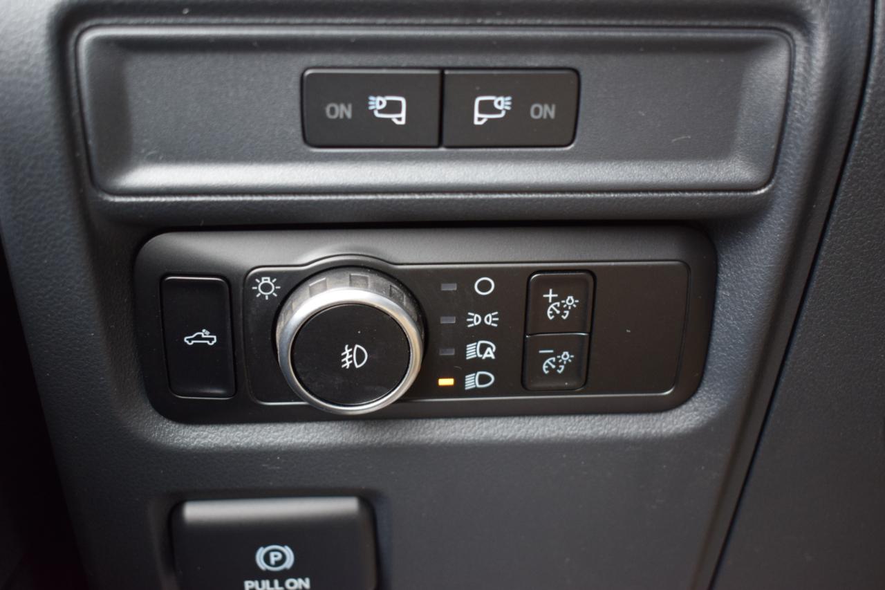 Ford F-150 STX SuperCrew 4WD 2023