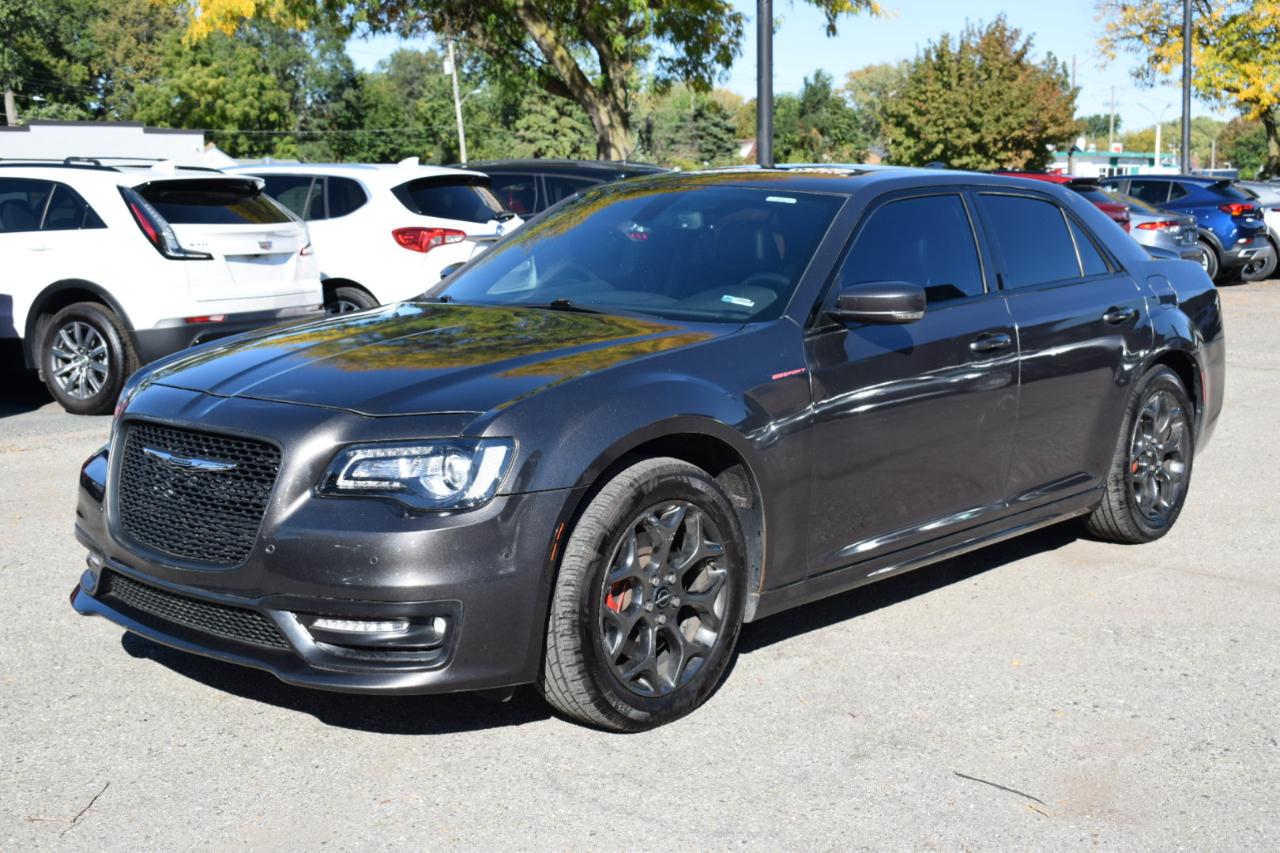 Chrysler 300 photo 2