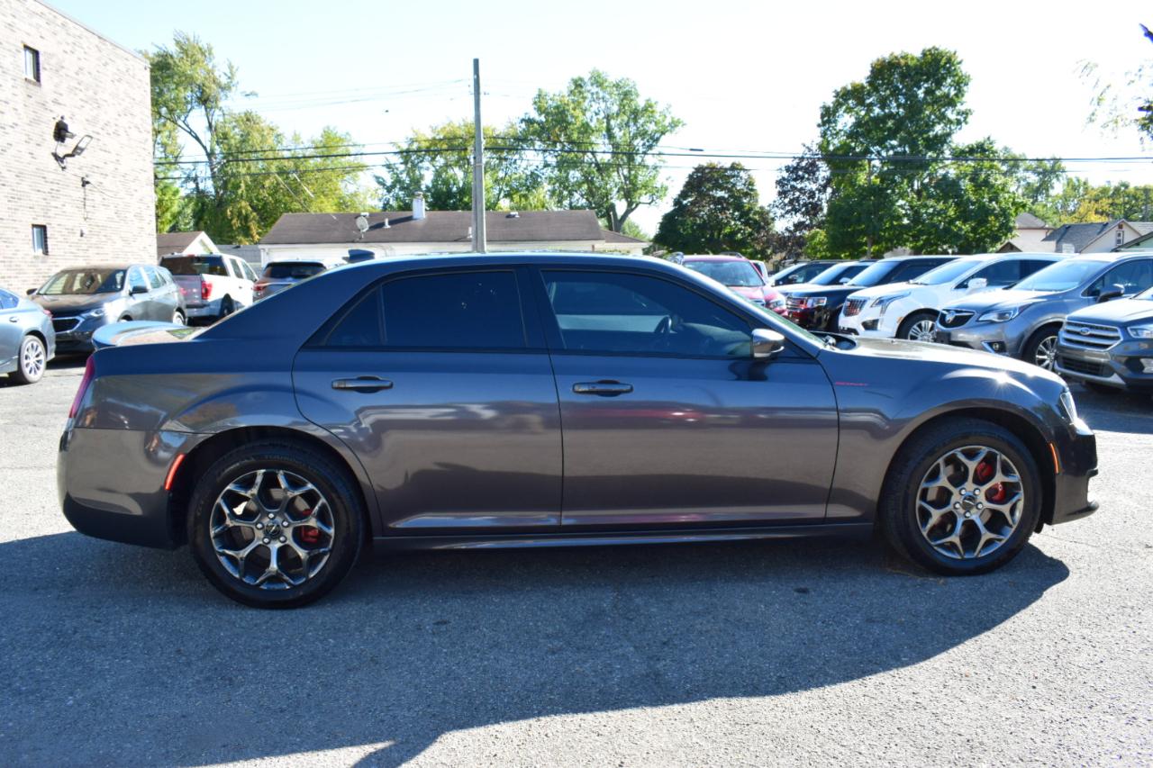Chrysler 300 photo 5