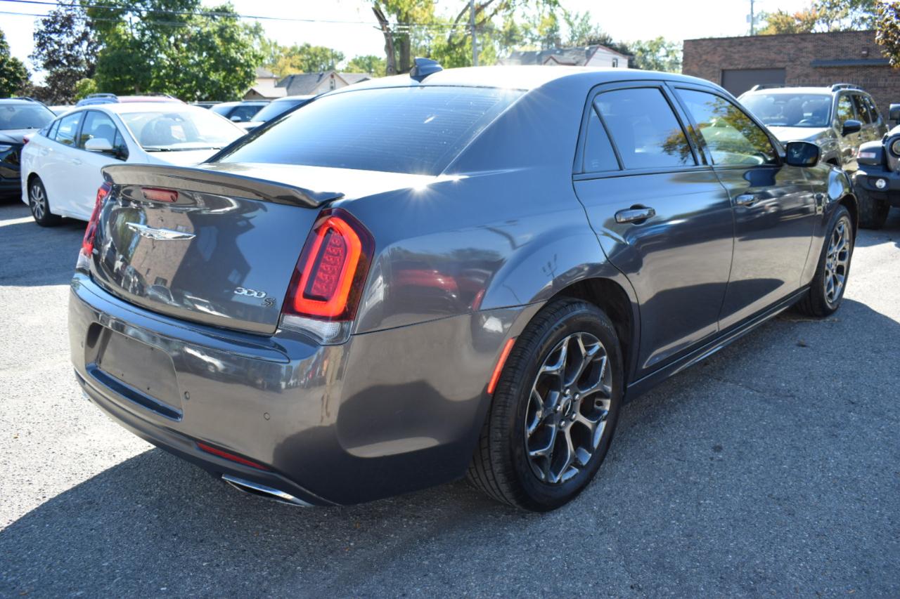 Chrysler 300 photo 6