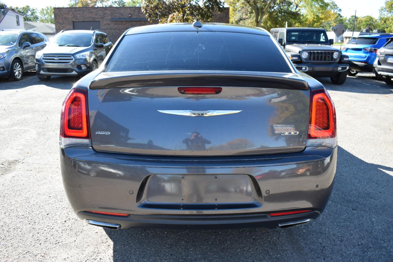 Chrysler 300 photo 7