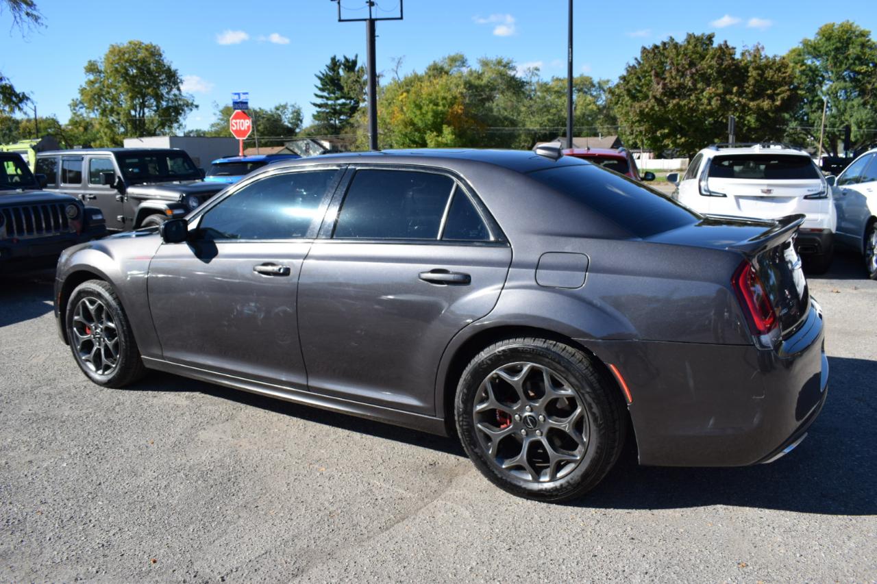 Chrysler 300 photo 8