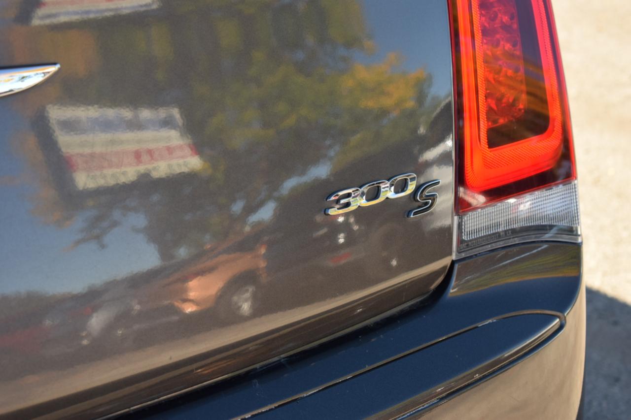 Chrysler 300 photo 13