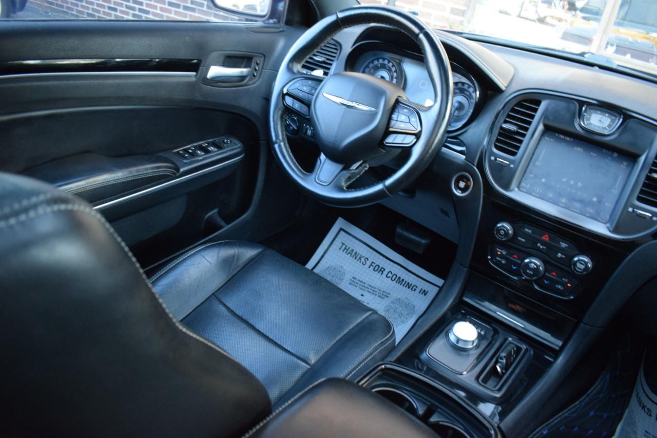 Chrysler 300 photo 16