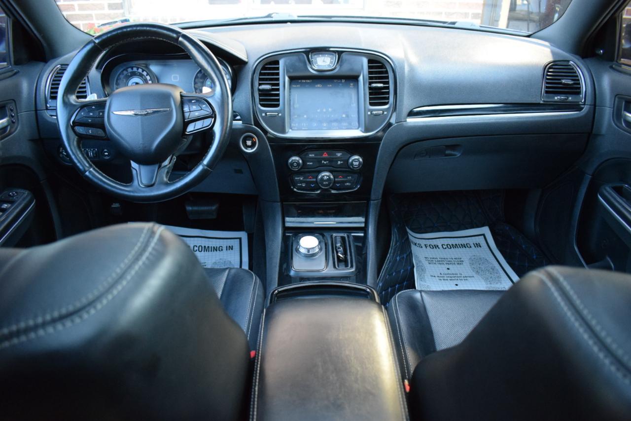 Chrysler 300 photo 17
