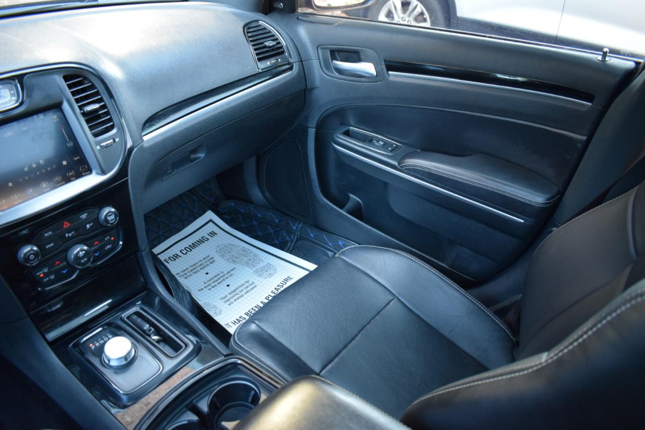 Chrysler 300 photo 18