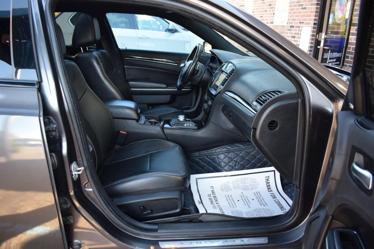 Chrysler 300 photo 36